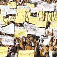 Torcedores corintianos protestam contra Dualib, MSI e ainda reivindicam estdio