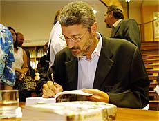 O ex-governador Dante de Oliveira durante o lanamento do livro "Diretas J"