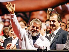 Lula faz discurso de 20 minutos durante comcio final da campanha em So Bernardo do Campo