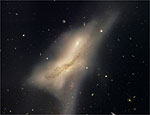 Imagem revela detalhes de NGC 520, objeto formado pela coliso de duas galxias<BR>