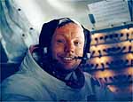 Neil Armstrong, em 20 de julho de 1969, no módulo lunar Eagle