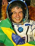 Pontes carregou a bandeira brasileira na chegada  Terra