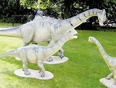 Reconstituio de uma famlia do dinossauro herbvoro miniatura, o Europasaurus holgeri