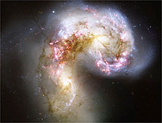 Galáxias Antenas, durante um violento choque entre duas galáxias antes isoladas