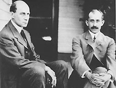 Os irmãos Wright (foto) foram os primeiros, mas Santos-Dumont fez mais pela aviação