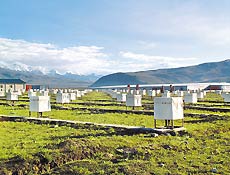 O Arranjo de Cascata Atmosfrica do Tibete (Tibet Air Shower Array) usa um dos maiores aparatos de deteco j construdos no planeta