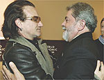 Bono vem em fevereiro com o U2 e quer rever Lula