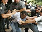 Polcia prende estrangeiros na regio da "cracolndia"