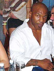 O ex-boxeador Mike Tyson na casa noturna Bahamas, em So Paulo