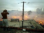 Incndio atinge favela da zona norte de So Paulo