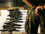 Exrcito apresenta armas recuperadas no Rio de Janeiro