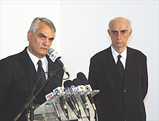 O novo secretrio Antnio Ferreira Pinto (esq.) e o governador de So Paulo, Cludio Lembo