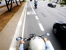 Faixa da avenida Sumar reservada exclusivamente para motos