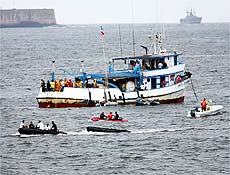 Equipes buscam cinco vtimas de coliso entre embarcaes na baa de Guanabara