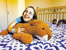 A jovem Natlia Boralli, 20, que recebeu diagnstico de autismo aos trs anos