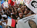 Simpatizantes apiam Bachelet durante apurao dos votos