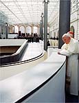 Joo Paulo 2 na entrada do Museu do Vaticano