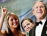 Bush participa de festa com suas duas filhas, no Texas