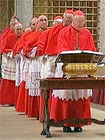 Cardeais fazem juramento na capela Sistina em conclave