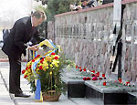 Presidente da Ucrnia lembra vtimas de Tchernobil
