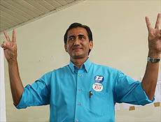 O governador reeleito do Amap , Waldez Goes (PDT), logo aps votar
