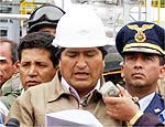 Morales anuncia ocupao de campos de petrleo e gs