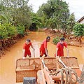 Local atingido por lama aps rompimento de barragem de rejeitos de bauxita em Mira, Minas