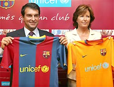 Folha Online Esporte Barcelona Apresenta Camisa Com Patrocinio Da Unicef 12 09 06