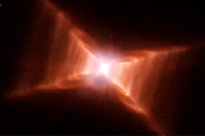 nebulosa Retângulo Vermelho, a 2.300 anos-luz da Terra (Hubble)