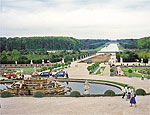 Vista dos jardins do palcio de Versalhes, na Frana