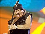 Guitarrista mexicano Carlos Santana, 58, vem ao Brasil