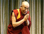 Dalai-lama fala aos jornalistas em entrevista em So Paulo