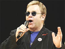 Elton John, 58, recebeu nesta quarta US$ 188 mil em indenizao por danos morais