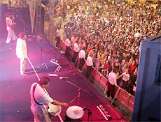 Os pernambucanos Cordel do Fogo Encantado durante show no Forr Caju, em Aracaju