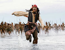 "Piratas do Caribe - O Ba da Morte" se mantm no topo das bilheterias nos EUA; veja fotos