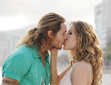 Juba (Andr Bankoff) e Ceclia (Renata Dominguez) se beijam pela primeira vez