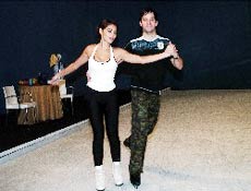 Juliana Paes, uma das mais experientes do grupo, dana com o patinador Ariel Gonzles