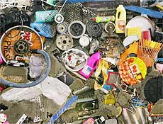 "Garbage Wall", do americano Gordon Matta-Clark, feita com lixo do Brasil; veja fotos
