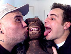 Joo Gordo conheceu o chimpanz Juninho, animal de estimao de Rodrigo Scarpa