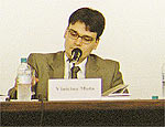 O editor de Mundo, Vinicius Mota, durante debate na Folha