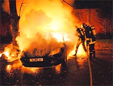 Paris pe 4.000 policiais nas ruas; distrbios destruram 9.000 carros no ano passado
