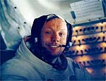 Neil Armstrong, em 20 de julho de 1969, no mdulo lunar Eagle