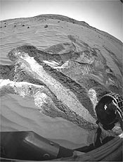 Marcas feitas no solo de Marte pela dificuldade de dirigir sobre 5 rodas