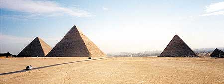 20040328-piramides.jpg