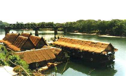 Ponte sobre o rio Kwai, que ainda mantm os arcos da estrutura original 