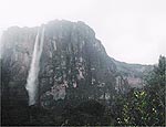 Cachoeira tem 979 metros