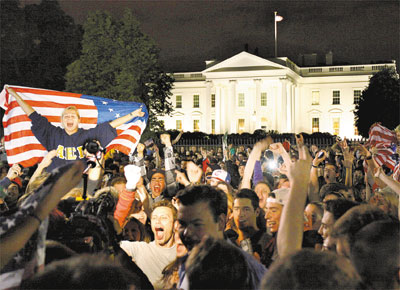 Multido celebra em Washington, diante da sede do governo