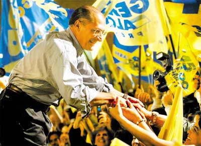 Geraldo Alckmin, do PSDB, chega  festa pela sua passagem ao segundo turno em Pinheiros (zona oeste de SP)