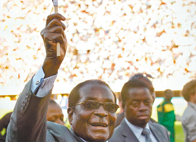 Mugabe com bandeira antes de jogo ganho pelo Brasil (3 a 0)