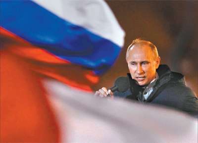 Com lgrimas nos olhos, Vladimir Putin declara vitria em discurso para cerca de 110 mil partidrios em Moscou